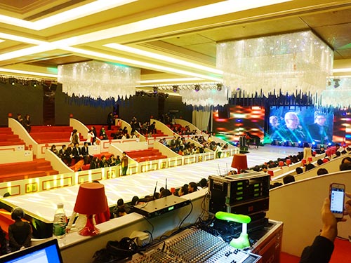 美動華人-調(diào)試現(xiàn)場