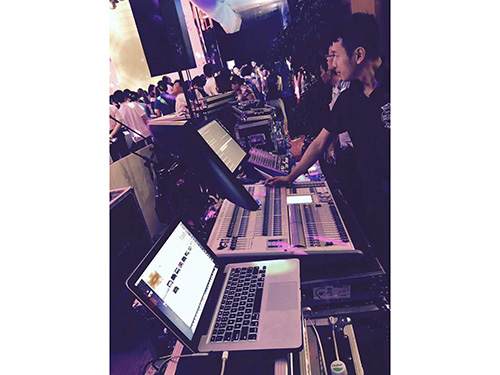 圣羅蘭時(shí)尚盛典實(shí)景